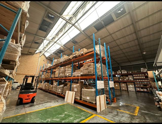 1,112M² WAREHOUSE TO LET IN NORTH RIDING